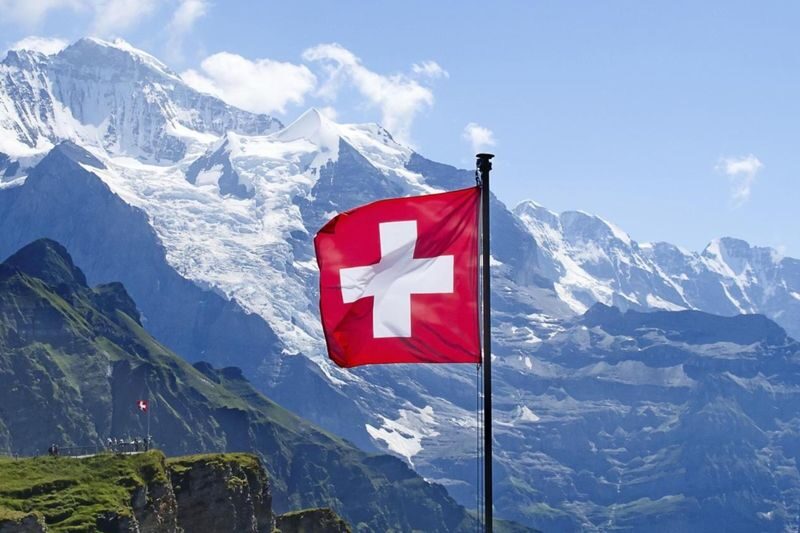 Jungfraujoch Day Tour with Transport - What the guided element adds