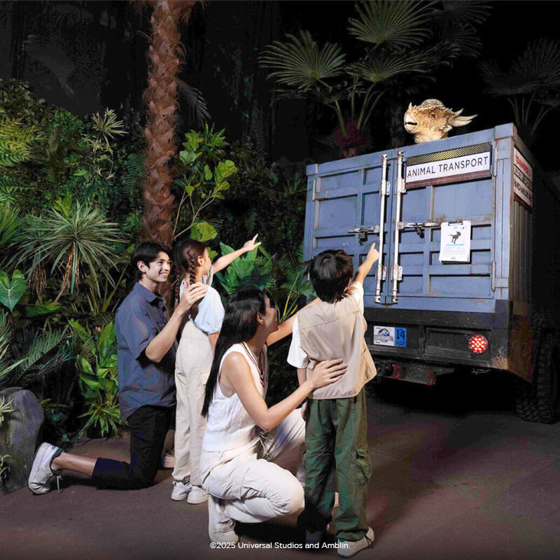 Jurassic World: The Experience Bangkok Ticket in Asiatique The Riverfront - Who will enjoy the dinosaurs most