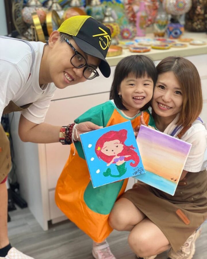 JUST BE Art Jamming | Ma Wan 1868 Art Village - Choosing your canvas and starting the session