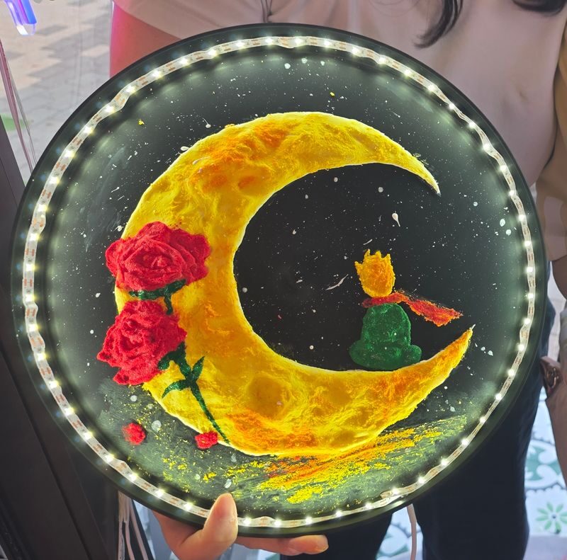 Just Be Texture Moon Lamp Hong Kong Ma Wan 1868 - Choosing the 30cm or 50cm lamp