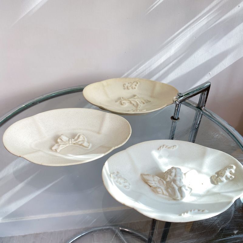 K Studio - Creating ceramic relief decorative vessels at San Po Kong - What happens with the clay