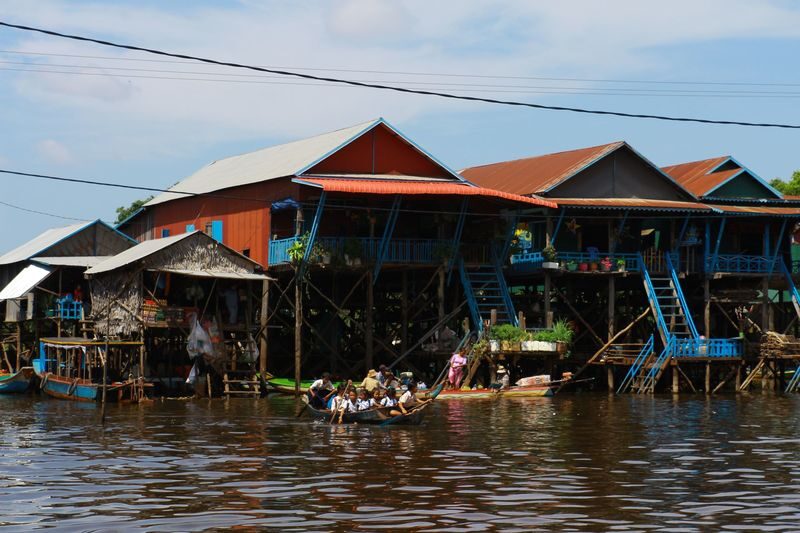 Kampong Phluk Floating Village Half-Day Small Group Tour - Walking among Kampong Phluk’s stilt houses