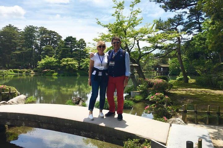 Kanazawa 4hr Private Tour with Government Licensed Guide - Choosing between Kenrokuen, Higashi Chaya, and the museum
