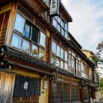 Kanazawa Day Tour: Geisha District, Kenrokuen Garden and the Castle - Kazuemachi: a short first glimpse of the teahouse streets