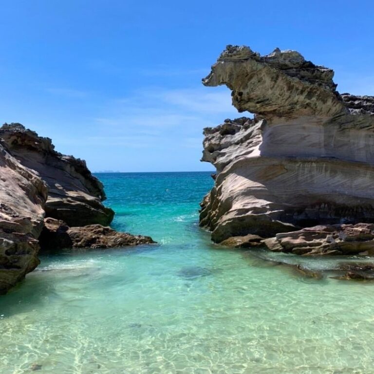 Khai Nai, Khai Nui, Khai Nok Island: Cat lover Tour by Speedboat - Khai Nai: cats, sand and a little uncertainty