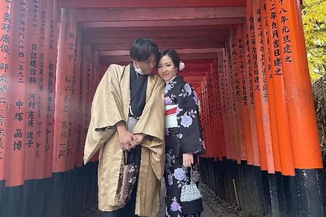 Kimono Rental by Karen Kyoto Fushimi Inari - Choosing a kimono that suits the day