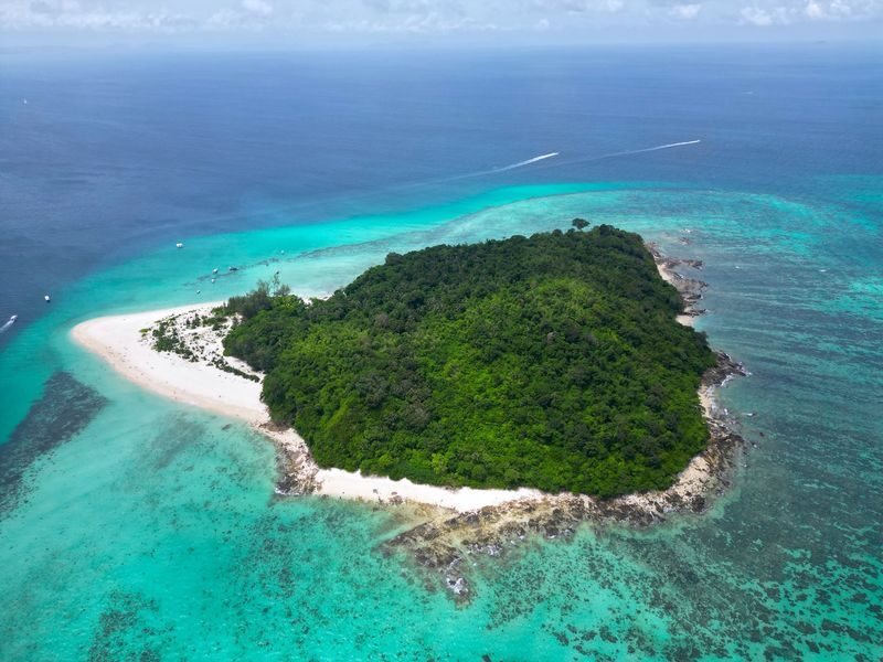 Ko Lanta Maya Bay & Phi Phi Islands Full-Day Speedboat Tour - Maya Bay rewards the early start