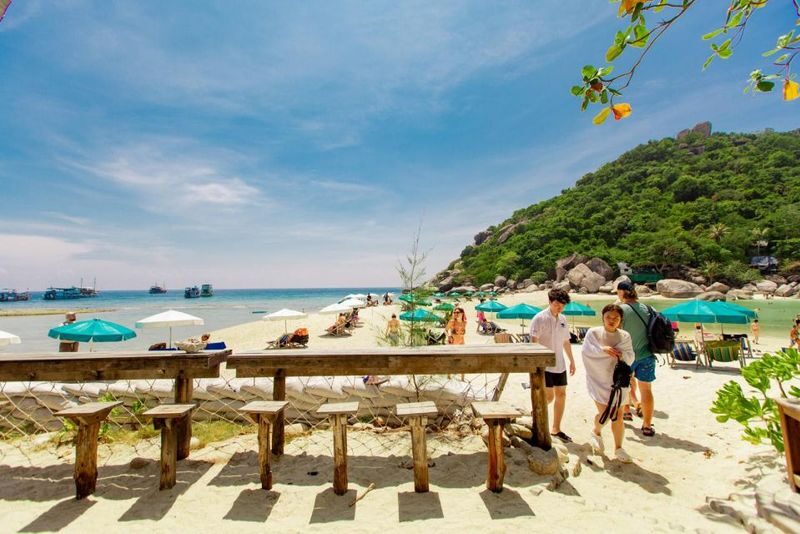 Koh Tao and Koh Nangyuan Snorkeling Adventure from Koh Pha Ngan - Koh Nang Yuan’s lookout and sandbars