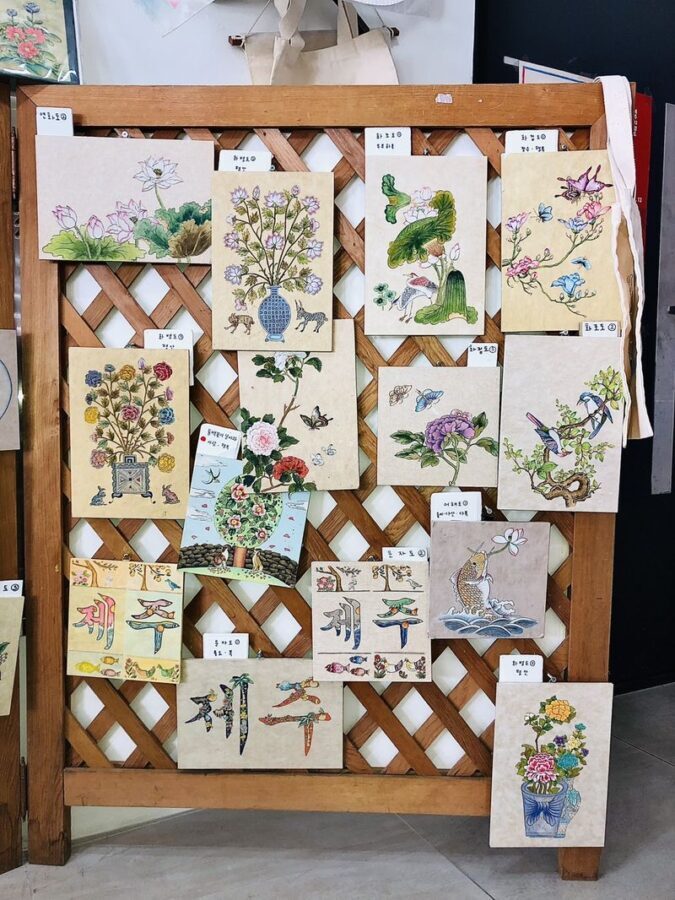 Korea Traditional Minwha Art One Day Class - Choosing your painting format