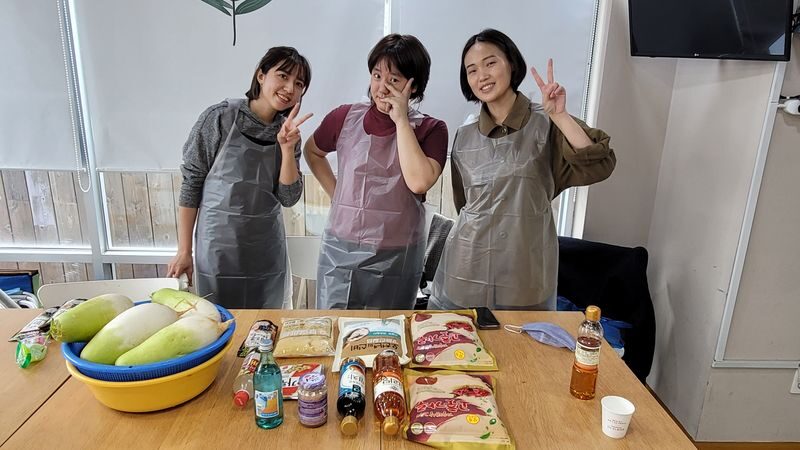 Korean Radish Kimchi (Kkakdugi) Cooking Class in Busan - Bujeon Market, then on to the kitchen