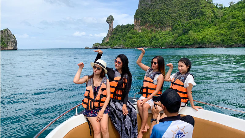 Krabi: 4 Islands Day Tour by Speedboat or Longtail Boat - Phra Nang’s cliffs and cave setting