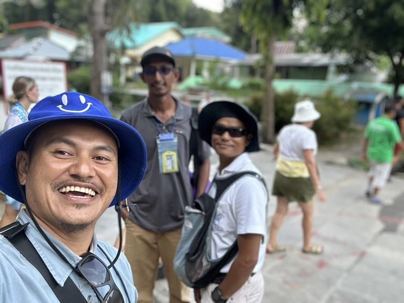 Krabi: Jurassic Jungle Kayaking and Phra Nang Cave Beach Tour - By boat to Railay’s limestone cliffs