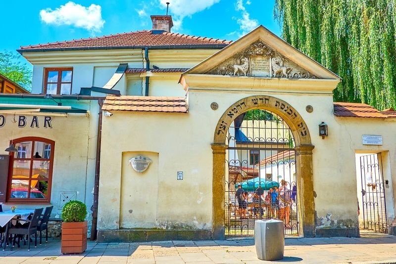 Krakow Kazimierz Jewish Quarter Guided Walking Tour - Szeroka Street and the Old Synagogue