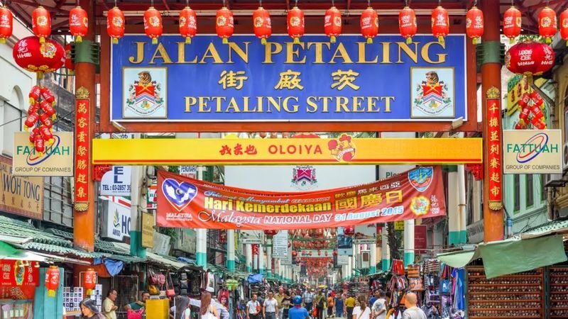 Kuala Lumpur Full-Day Private Tour - The guide can turn a drive into a lesson