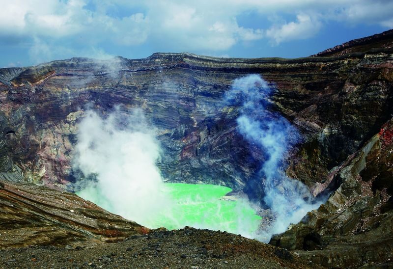 Kumamoto Aso Nakadake Crater & Kusasenri Day Trip Private Tour - Finding your first bus in Kumamoto