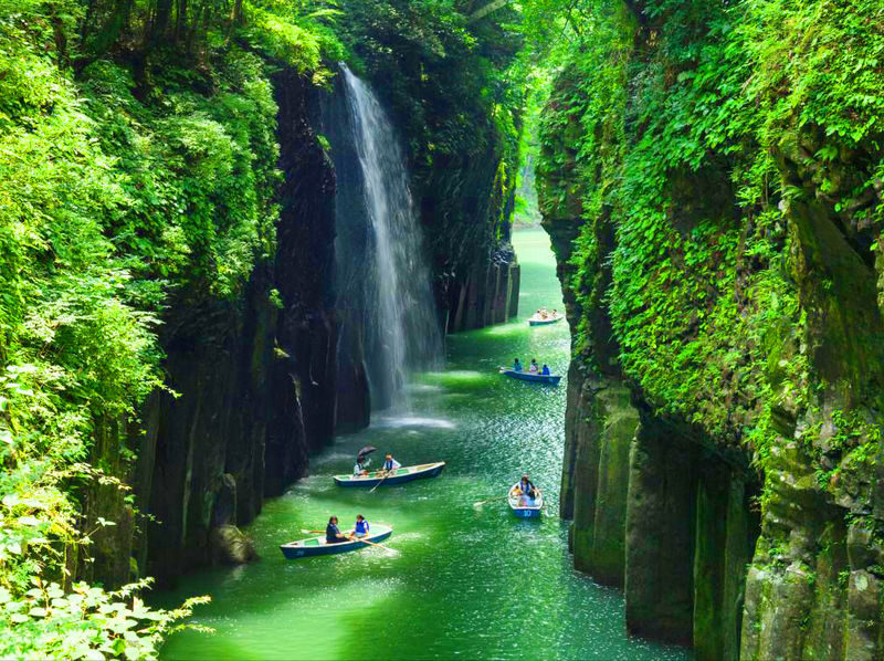 Kumamoto Takachiho Gorge & Aso Volcano Guided Full-Day Tour - Kusasenri, a pause beneath Mount Aso
