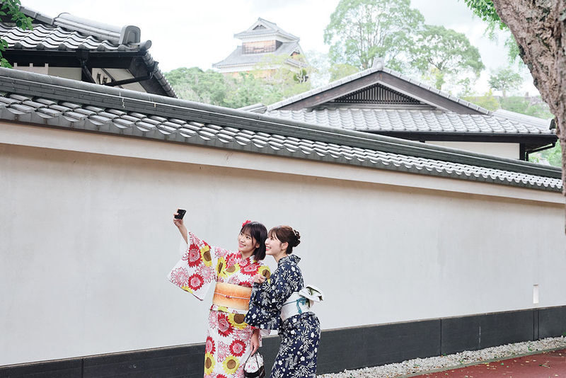 Kumaoto Castle & Josaien Kimono and Yukata experience - Choosing a kimono or yukata