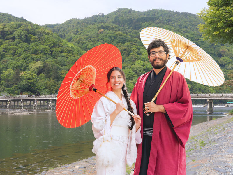 Kyoto Arashiyama Kimono Rental: 3-minute walk to Togetsukyo Bridge, includes womens hair set. Kyoto Aiwafuku - Togetsukyo Bridge: the easy first photo stop