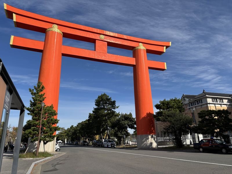 Kyoto Higashiyama Half-Day E-Bike Tour with UNESCO Sites - Quieter lanes between the big sights
