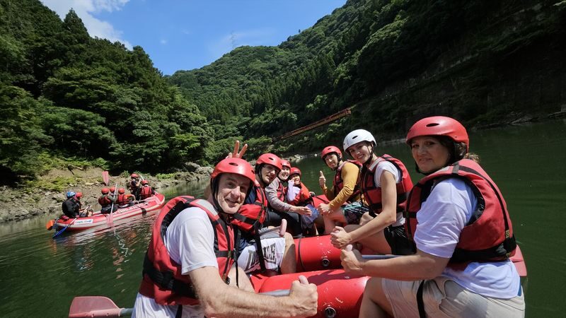 Kyoto Hozugawa River Rafting Experience: Enjoy the Great Outdoors! Free Photo Data - Getting ready before you paddle