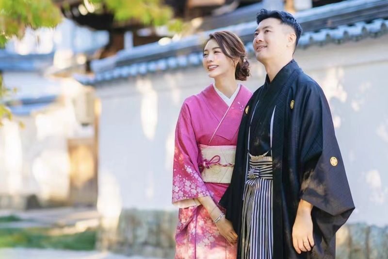 Kyoto Kimono Rental Experience & Japanese Makeover & Photoshoot (Provided by Ookini Arashiyama Store) - Choosing a kimono in Arashiyama