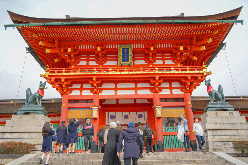 Kyoto: Nijo, Bamboo Grove, Golden Pavilion & Fushimi Inari Bus Tour - Kinkaku-ji, the Golden Pavilion and its pond