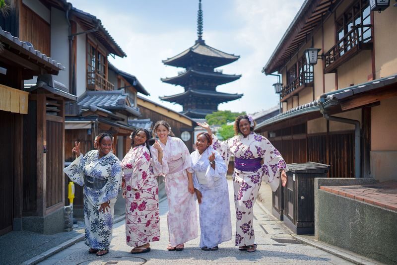 Kyoto: Personalized Commemorative Photo Shoot Service - Five stops, one compact route