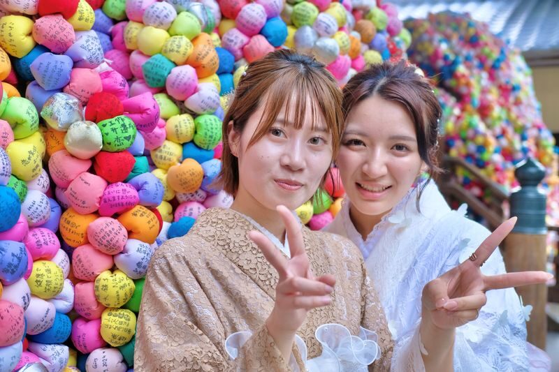 Kyoto Photography Tour (Yasaka Shrine, Yasaka Koshindo, Yasaka Pagoda, Kiyomizu-dera Temple) - Kukurizaru Add Color at Yasaka Koshindo