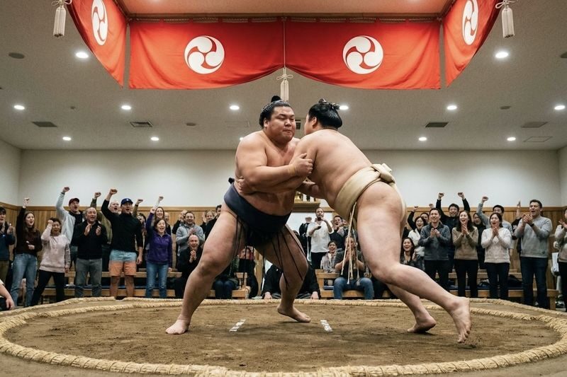 Kyoto: Sumo Show with Drink and Photo - The rituals and techniques, explained in English