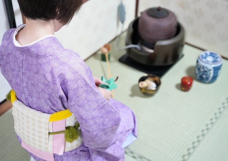 Kyoto Tea Ceremony & Matcha Making TIA KiyomizuYasakado-ri Shop - Making matcha in a Kiyomizu-yaki bowl