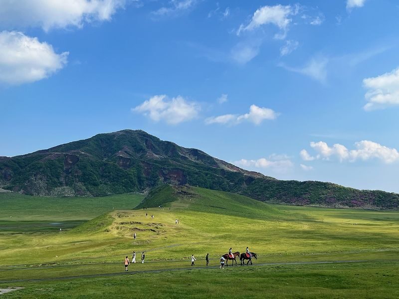 Kyushu Kumamoto Mount Aso Day Trip: Mount Aso Volcano & Kusasenri & Aso Shrine & Mizuki Pilgrimage & All-You-Can-Eat Seasonal Fruits (Departure from Fukuoka) - Daikanbo: Aso in one sweeping view
