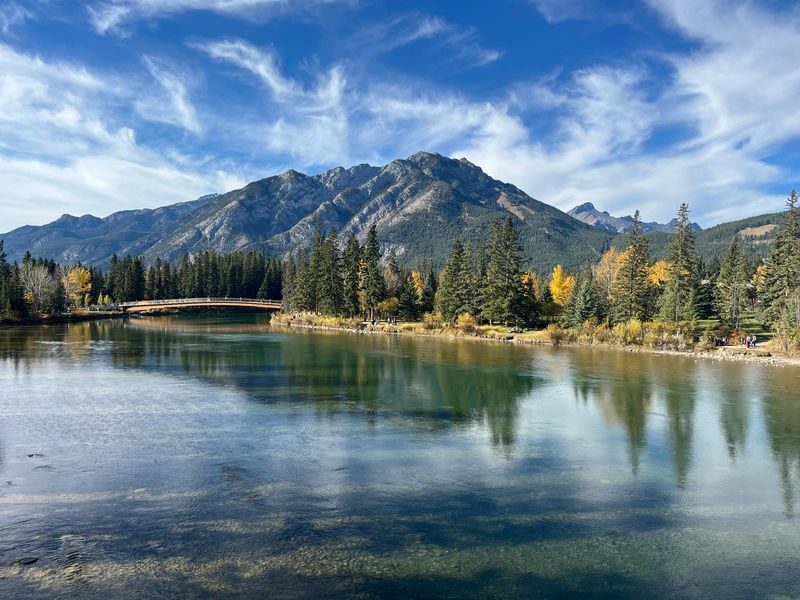 Lake Louise, Moraine/Johnston Canyon, Emerald Lake and Banff Town - Calgary, Canmore, or Banff pickup