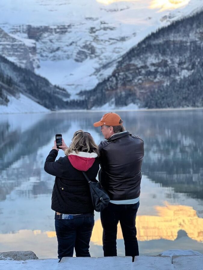 Lake Louise, Moraine Lake, Johnston Canyon & Banff Town Day Tour - Lake Louise: a grand first impression