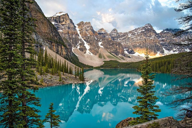 Lake Louise, Moraine & Peyto Lakes Full-Day Tour - Lake Louise: a headline stop with time to take it in
