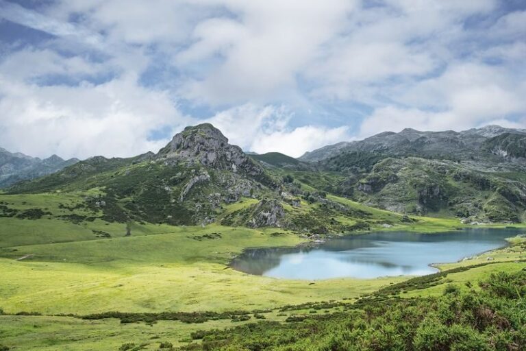 Lakes of Covadonga Full-Day National Park Tour - Lakes Enol and Ercina from Entrelagos