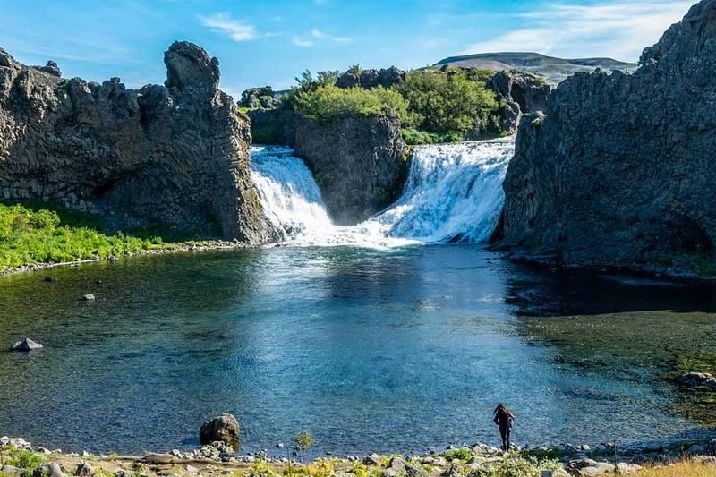 Landmannalaugar hiking, nature bath and Haifoss day tour - Hnausapollur’s blue water and volcanic rim