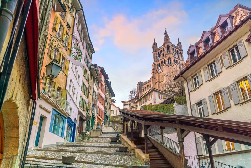 Lausanne: 60-minute Express Walking Tour with a Local - From Jaja bar toward the cathedral