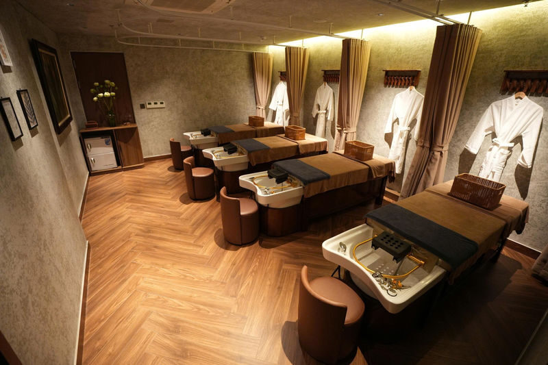 Leman Head and Body spa on Luong Ngoc Quyen, Hanoi Old Quarter - Choosing between a massage and a head-spa ritual