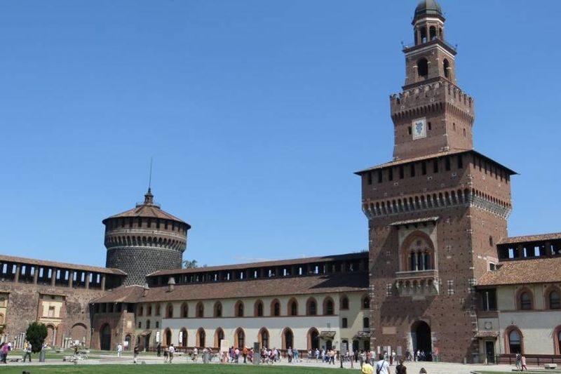 Leonardos Last Supper tour in Milan - Starting at Sforza Castle and meeting your guide