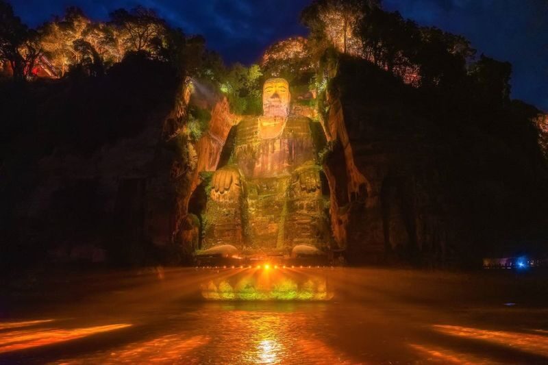 Leshan Giant Buddha - Walking the cliff route to the Buddha’s feet
