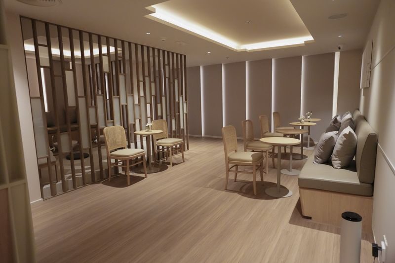 Lets Relax Spa at Asia Hotel in Bangkok - What happens during a 60-minute foot massage