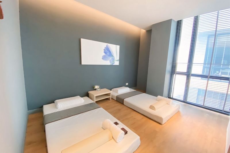 Lets Relax Spa at WellnessMe Bangna in Bangkok - What your 60-minute back and shoulder session includes