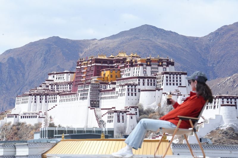 Lhasa Shanyin View Cafe, Tibetan Clothing Experience + Photography - What the photo experience includes