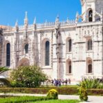 Lisbon Hop-on Hop-off bus by Yellow Bus - The 24-hour pass keeps the plan simple