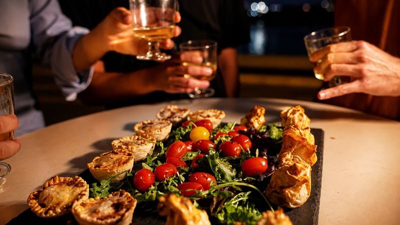 LISBON PRIVATE NIGHT EXPERIENCE in a Jeep with FOOD & DRINK Tastings - From Alfama to Belém and across the bridge