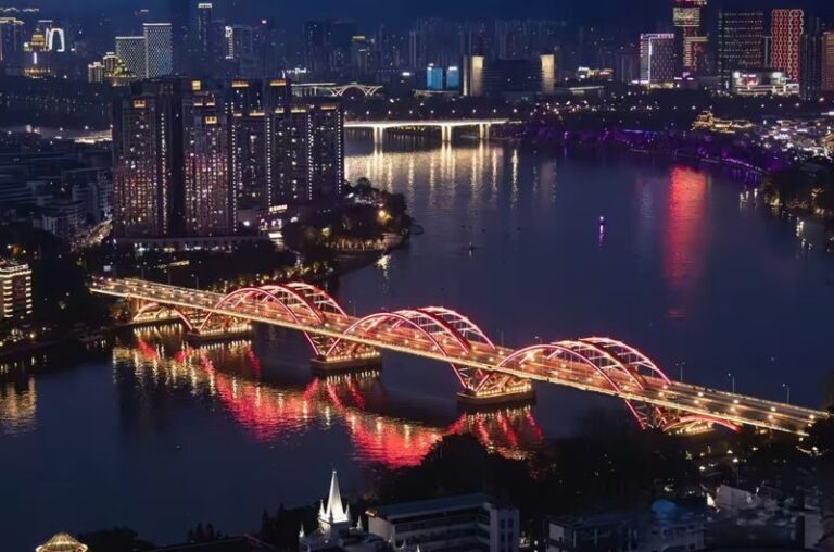 Liujiang River Night Cruise 1-Hour Group Boat Tour - The fountain is a bonus, not a promise