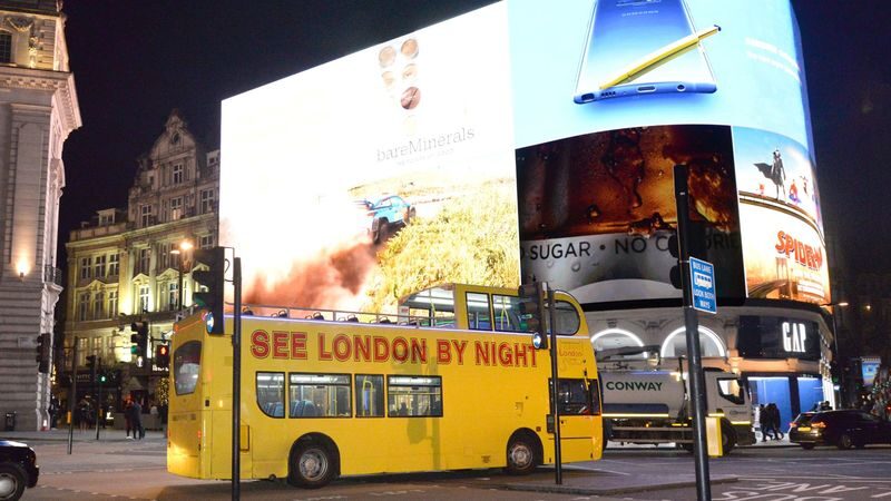 London Evening Sightseeing Tour - The guide turns a drive into a lesson