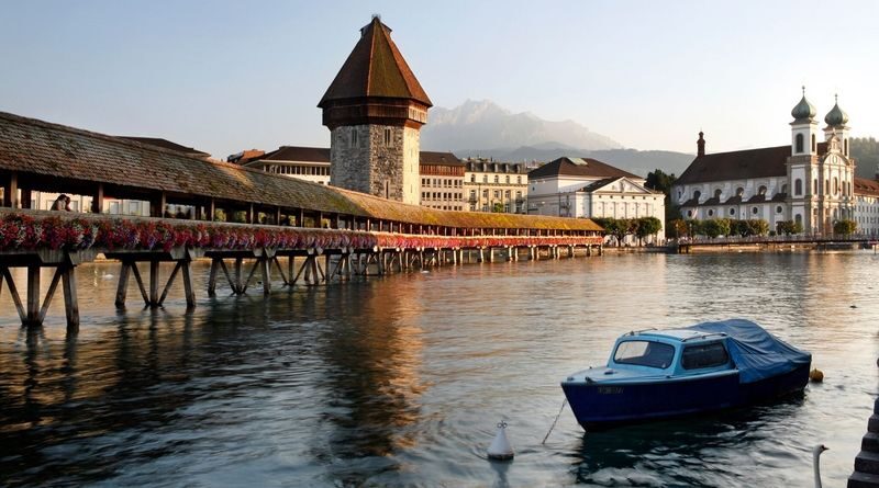 Lucerne Partially Guided City Tour and Yacht Cruise - One hour on Lake Lucerne