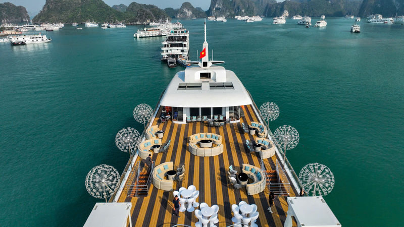 Luna Halong Day Cruise: Ha Long Bay, Sung Sot, Ti Top - From Hanoi pickup to Ha Long International Cruise Port