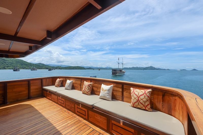 Luxury Phinisi: 3D2N Elrora Phinisi Liveaboard from Labuan Bajo - Life aboard Elrora: comfort, meals and shared spaces